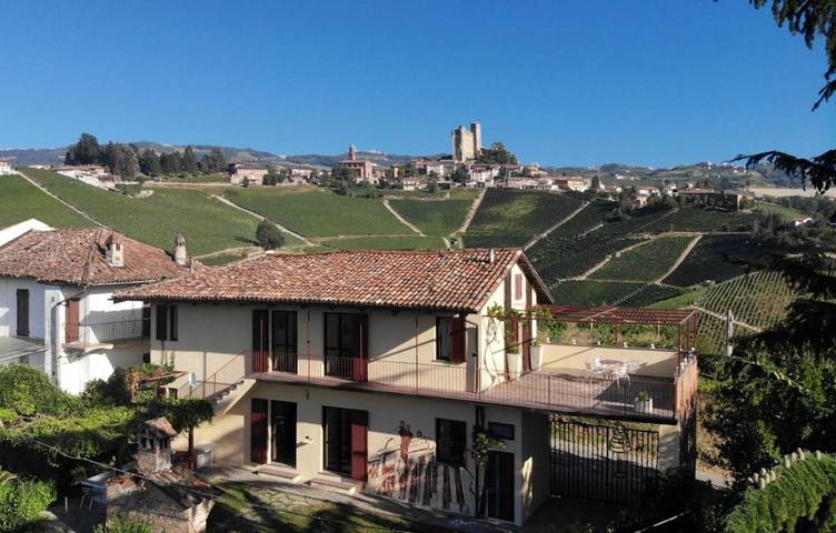 Appartamento per 3 persone, con Balcone e Terrazza nonché Giardino e Panorama a Serralunga d'Alba