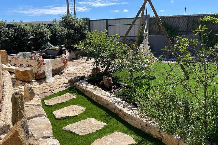 Wooden house with a private garden in Leiria District