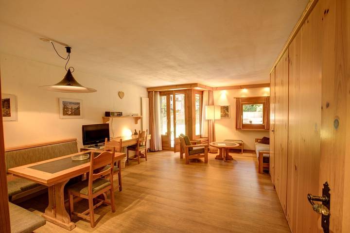 Ferienwohnung für 2 Personen, mit Terrasse und Garten sowie Sauna in Silvaplana