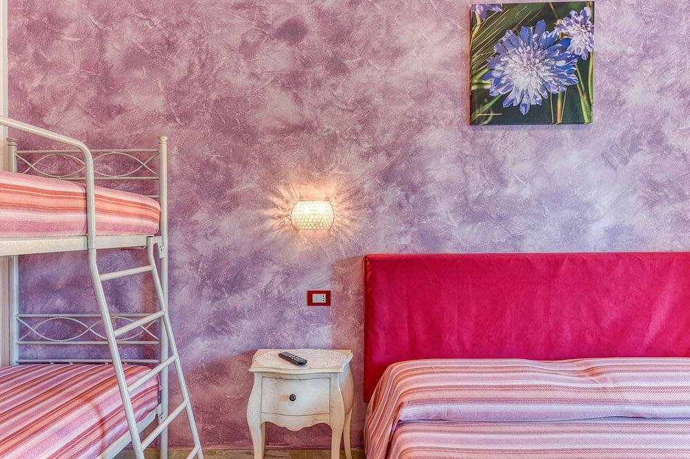 Bed and Breakfast 'Tallyho Garofano' with Shared Terrace, Wi-Fi and Air Conditioning in Salve, Gulf of Taranto