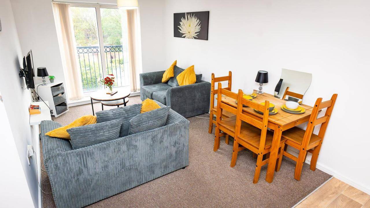 Entire apartment, Two-Bedroom Apartment in Warrington, Cheshire