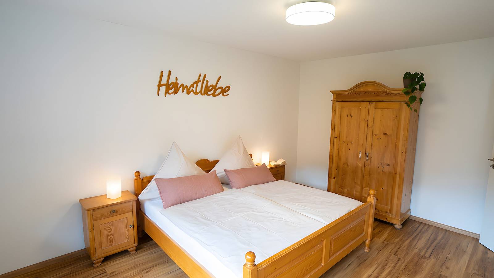 Ganze Wohnung, Ferienwohnung 'Heimatliebe Neu' mit Bergblick, privater Terrasse und Wi-Fi in Suedlicher Schwarzwald, Todtnau