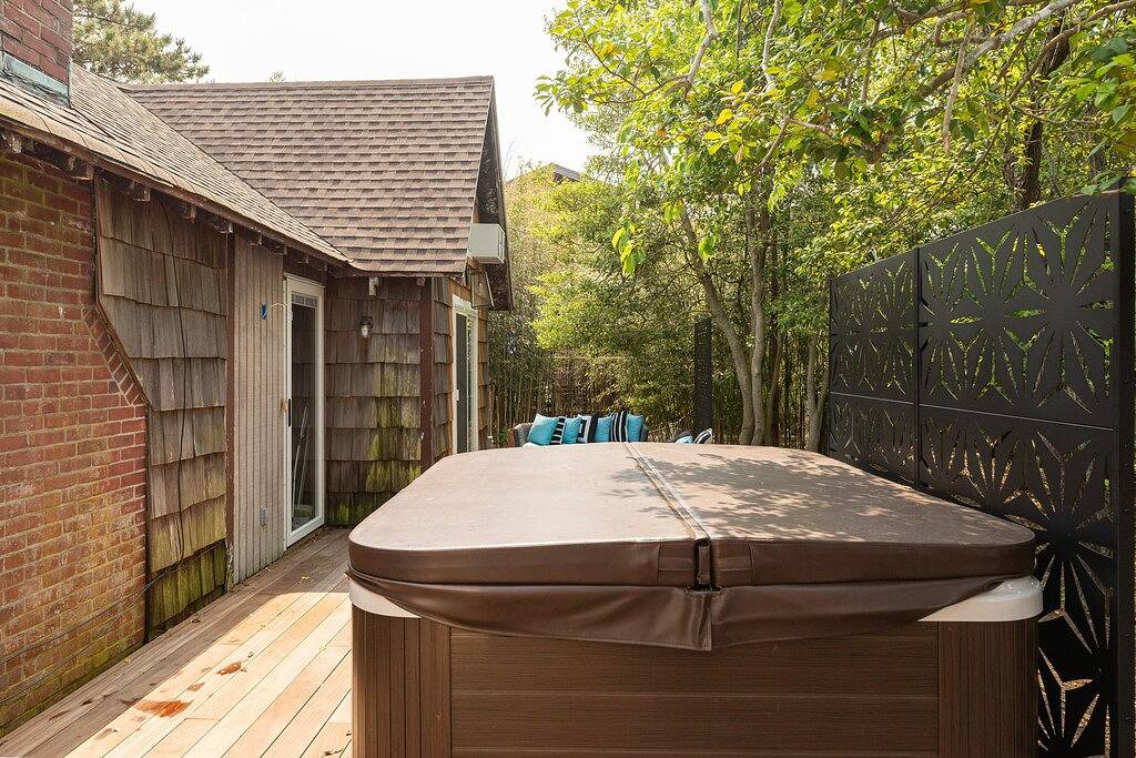 Neuer Pool / Whirlpool in einem ruhigen Außenbereich mit fantastischer Master Suite in Fire Island, Suffolk County