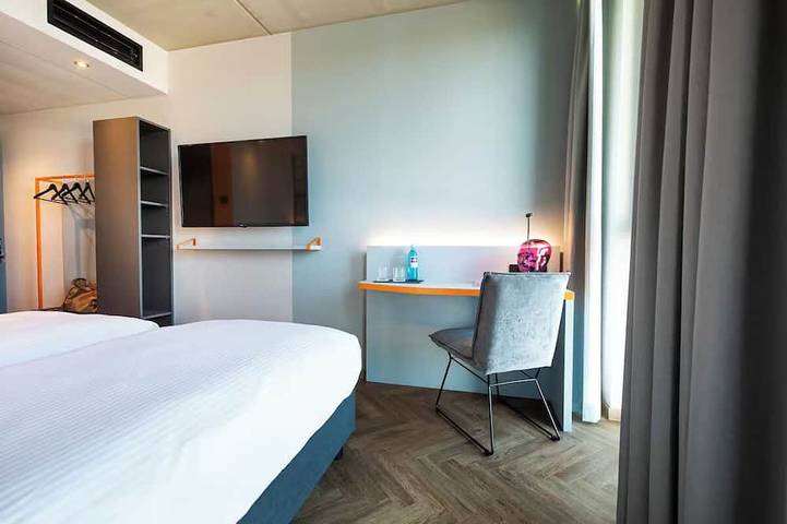 Comfortable Superior Double Stay with Workspace | Pets are Allowed in Waiblingen, Rems-Murr-Kreis