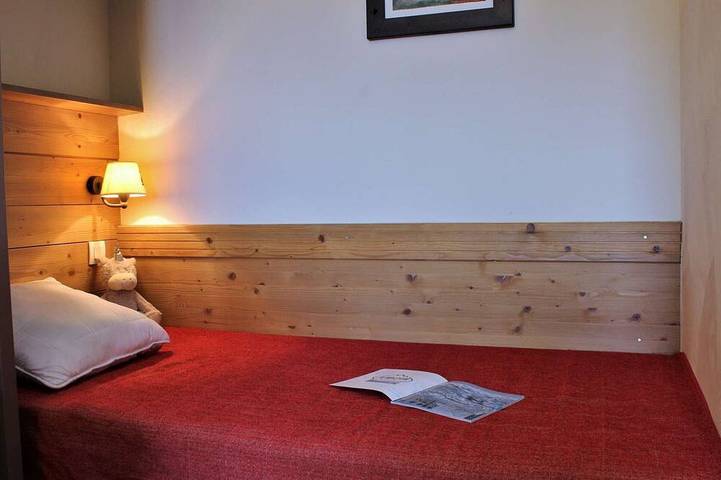 Appartement entier, Appartement cosy 2 pièces avec balcon, piscine, sauna et accès direct aux pistes - 5 couchages, Risoul in Station de Risoul, Risoul