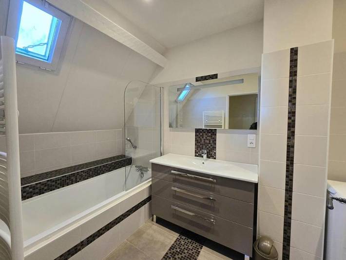 Location de vacances pour 6 personnes, avec jardin ainsi que terrasse et piscine à Monsac - 2