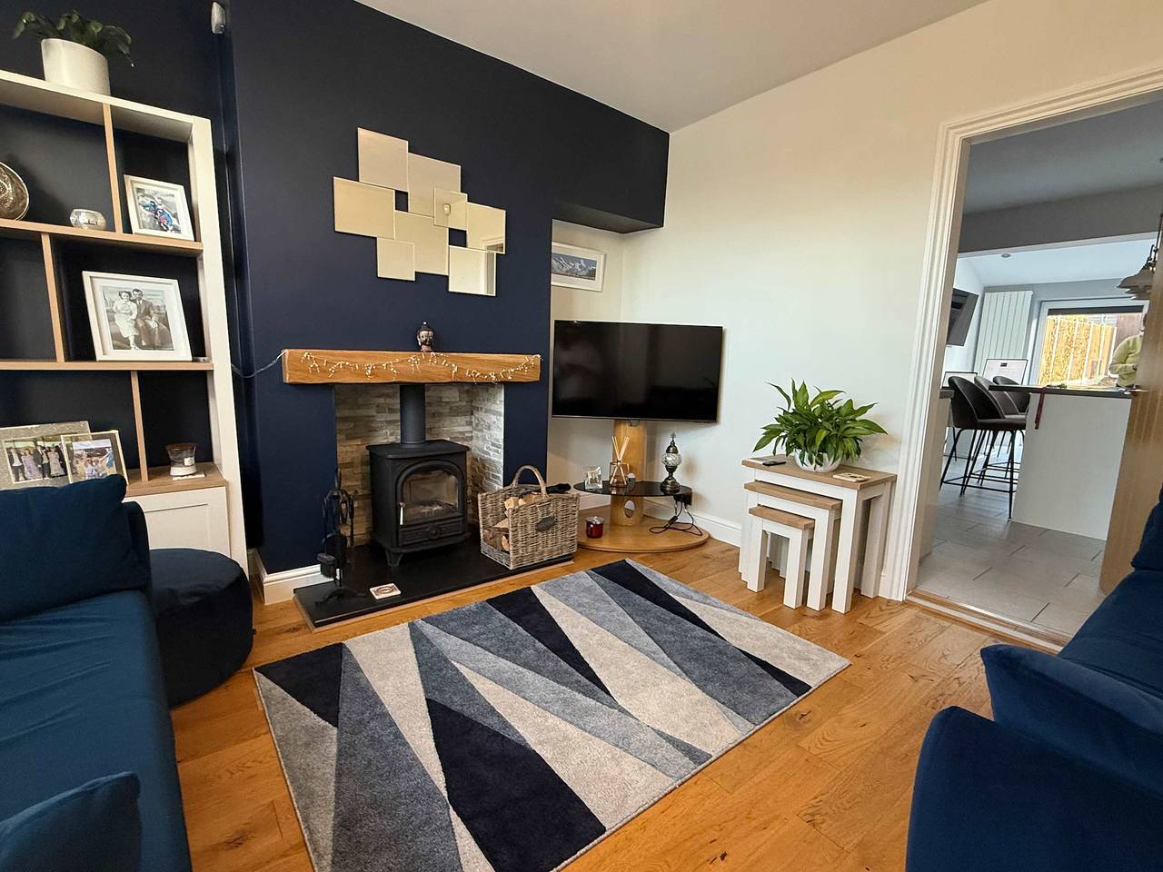 2-Bed Home with Parking, Near Bhx, Nec & Jlr in Solihull, Birmingham Area