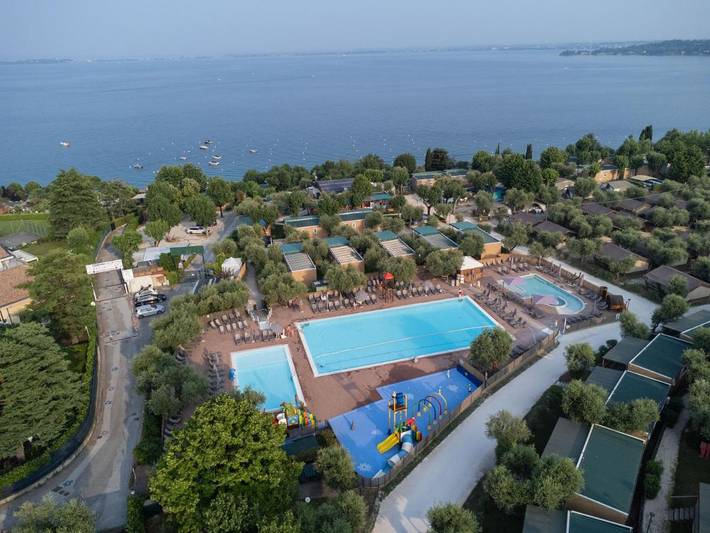 Camping per 2 persone, con Terrazza e Giardino nonché Piscina per bambini e Piscina a Padenghe sul Garda