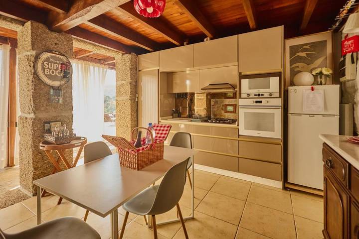 Location de vacances pour 6 personnes, avec Terrasse ainsi que Jardin et Vue dans Alpendurada - 4