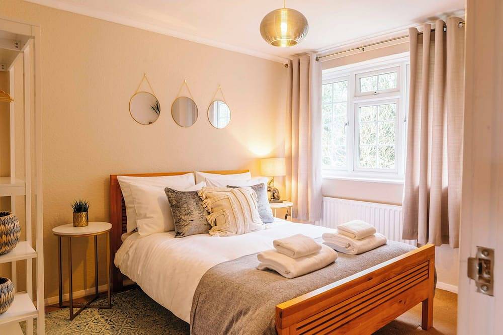 Castle Gate - Central Location with Large Living Space in Warwick, Warwickshire