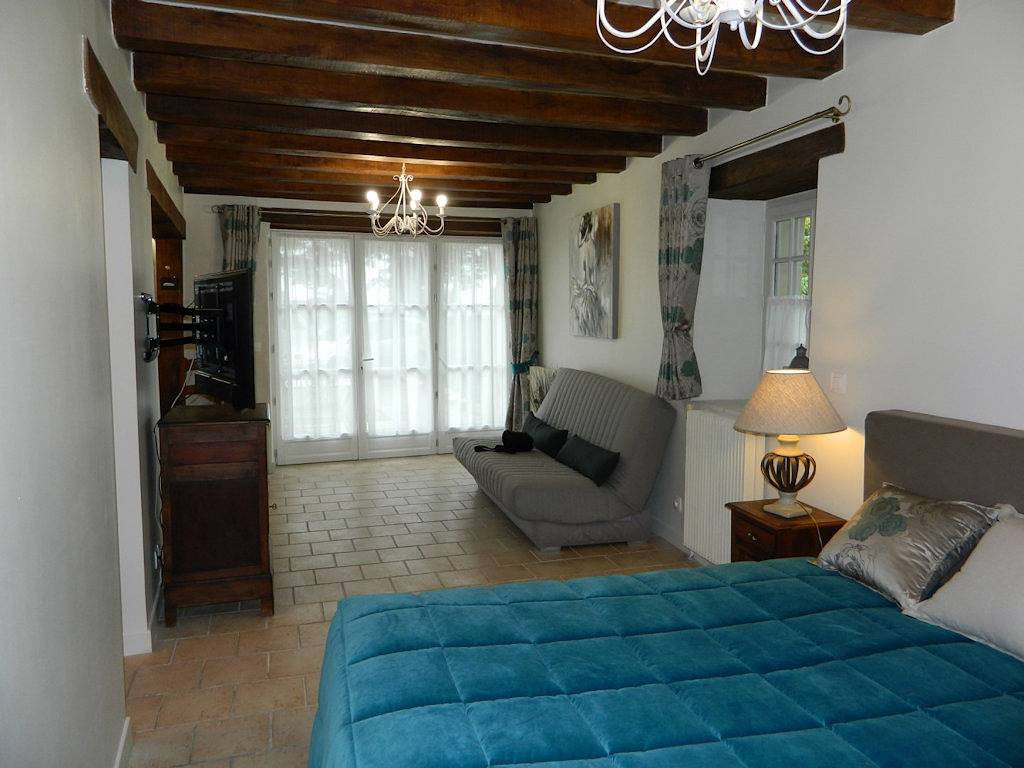 Studio entier, Gîte Milka (studio) in Lussault-sur-Loire, Région de Tours