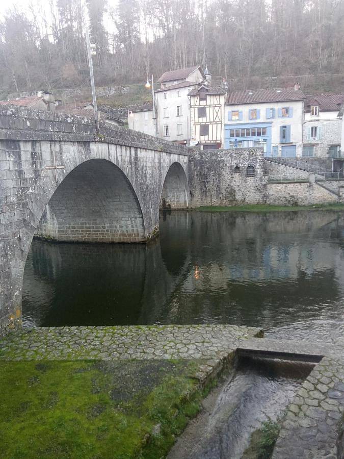 Gîte pour 3 personnes, avec vue, animaux acceptés à Laroquebrou - 2