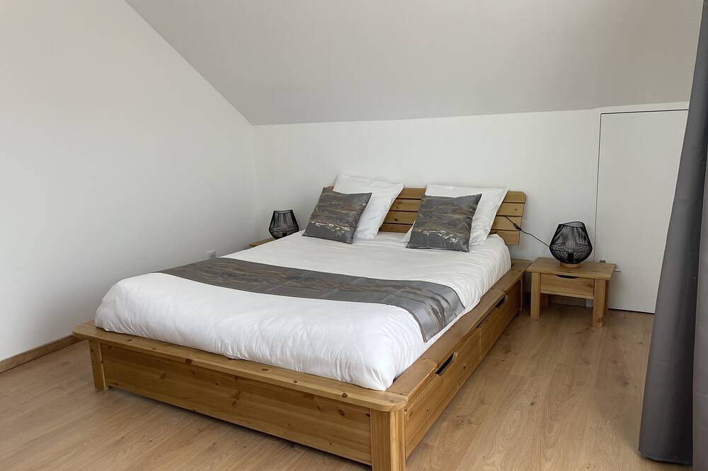 Gite Belle Vue 1 with Champsaur mountain views in Saint-Léger-les-Mélèzes, Écrins National Park