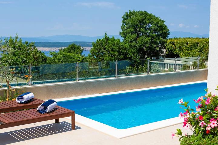 Dom wakacyjny dla 4 osób, z Balkon/ taras i Ogród oraz Basen w Jadranovo