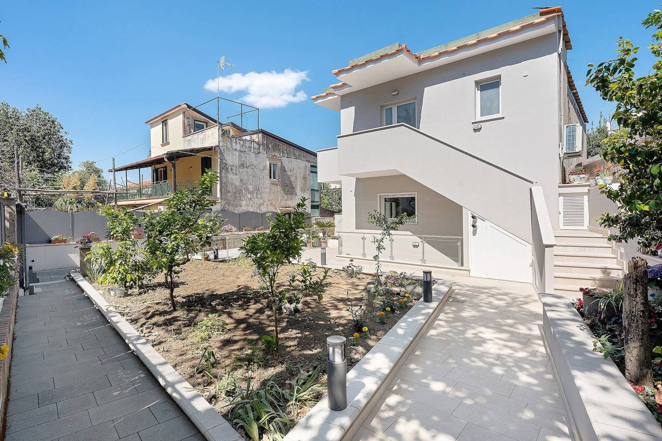 Entire apartment, Villa Cappuccini – Lower Floor Apartment with Shared Terrace, Wi-Fi & Air Conditioning in Sant'Agnello, Sorrento Coast