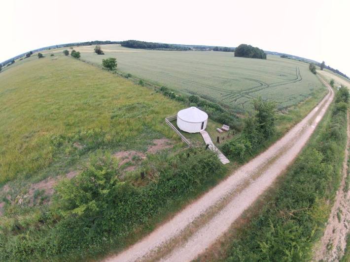 Tente pour 2 personnes, avec jardin ainsi que vue et terrasse, animaux acceptés dans Indre - 3