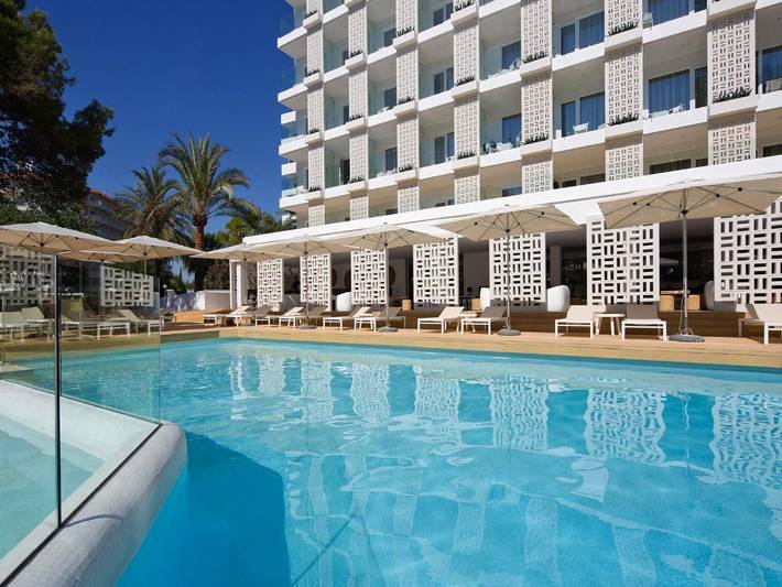 Hotel, mit Terrasse und Garten sowie Pool und Sauna in Can Pastilla