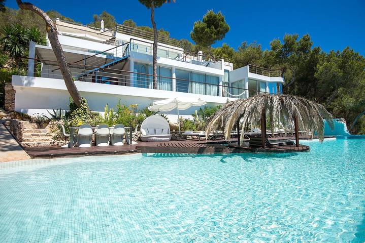 Chalet para 16 personas, con vistas al mar y jardín además de piscina y sauna, Familias con niños en Ibiza