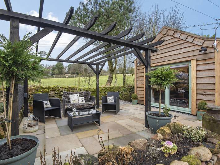 Holiday rental for 2 people, with garden in Staffordshire Moorlands