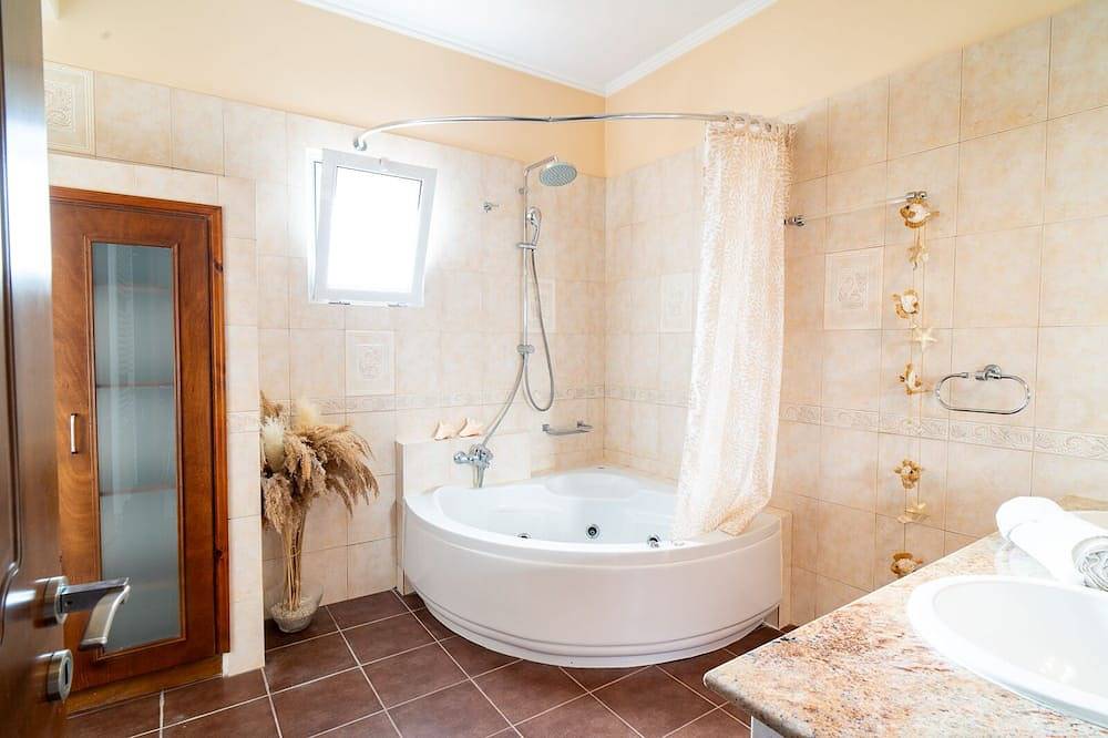 Kondarini - 4 Bedroom Villa with Sea View in Tragaki, Zakynthos