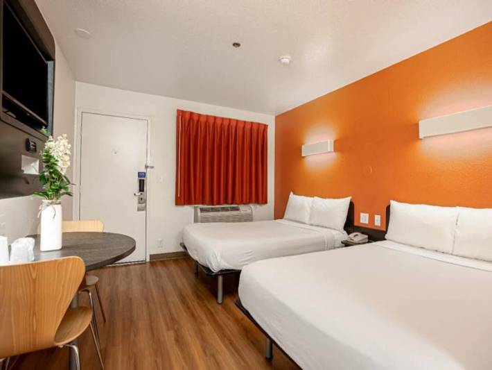 Apartamento entero, 1 cama tamaño queen | Ducha adaptada para personas con discapacidad in Temecula, Riverside County