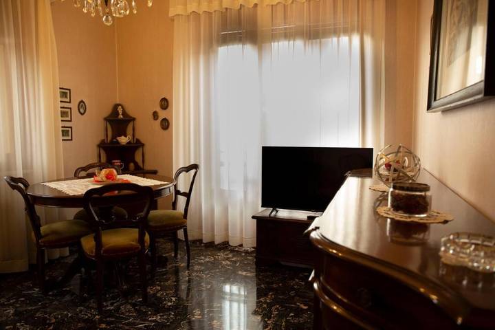 Apartamento para 5 personas, con Balcón y Jardín en Parma