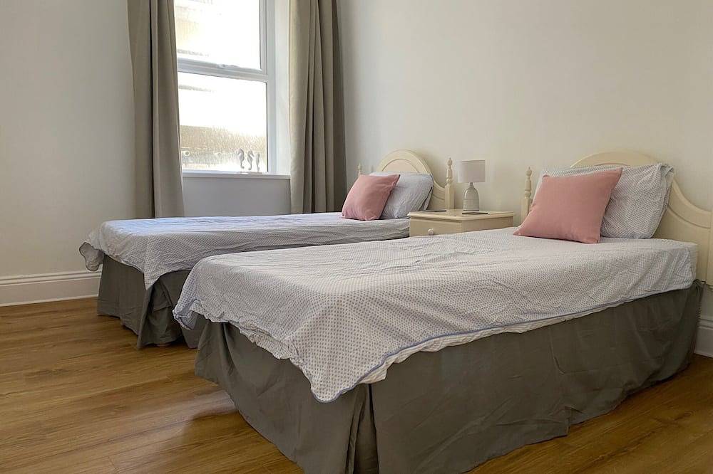 Entire apartment, Fantastic Dog Friendly Apartment With Stunning Views Over Woolacombe Beach. in Woolacombe, Devon