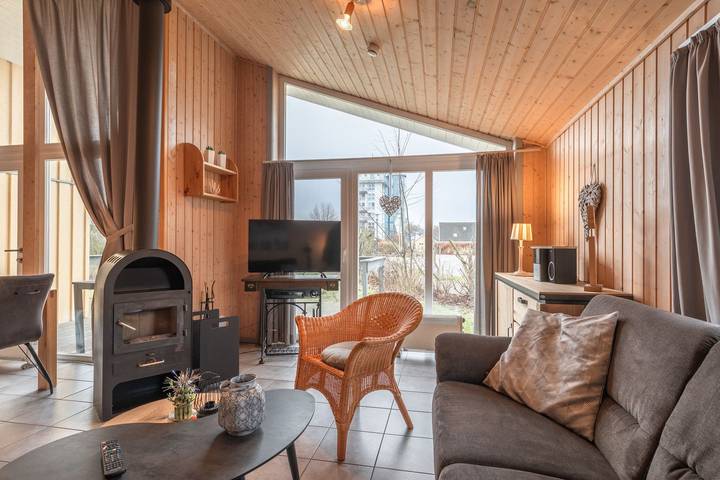 Ferienhaus für 4 Personen, mit Whirlpool und Terrasse sowie Garten und Sauna in Rechlin - 2