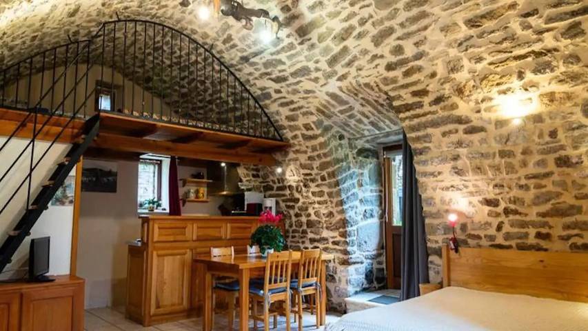 Gîte pour 4 personnes, avec jardin et piscine à Les Bondons - 2