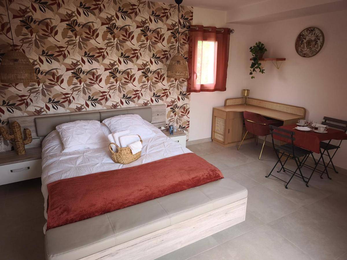 Appartement de vacances entier, Chambre chez l'habitant à Pernes les Fontaines in Pernes-les-Fontaines, Vaucluse