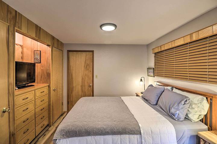 Log cabin for 6 people, with balcony and yard in Flathead Lake