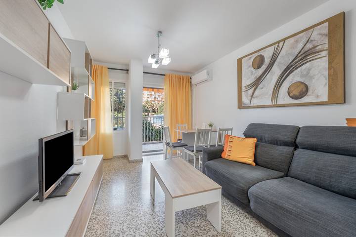 Ganze Wohnung, Apartment 'Apartamento Aguila' mit privater Terrasse, Gemeinschaftsgarten & Klimaanlage in Benalmádena Costa, Benalmádena
