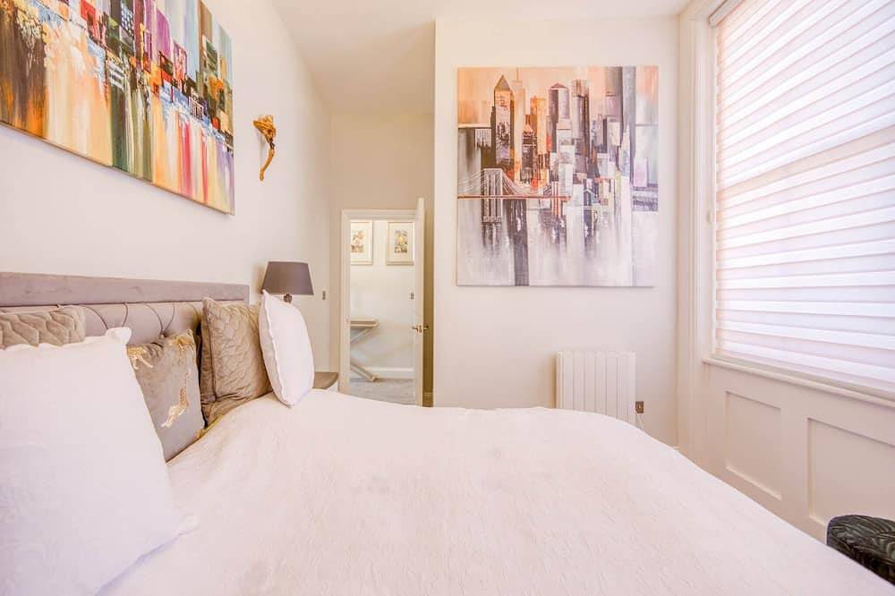Entire apartment, Apartment in Folkestone near Sandgate Beach in Folkestone, Kent