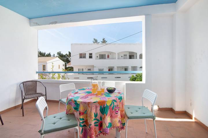 Apartamento inteiro, Apartamento 'Mar Azul 3' com Varanda e Wi-Fi in Praia da Oura, Albufeira e Olhos de Água