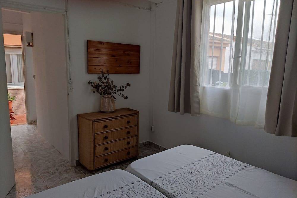 The Anex, room with small garden and terrace, very quiet and sunny area. in Palafrugell, Costa Brava