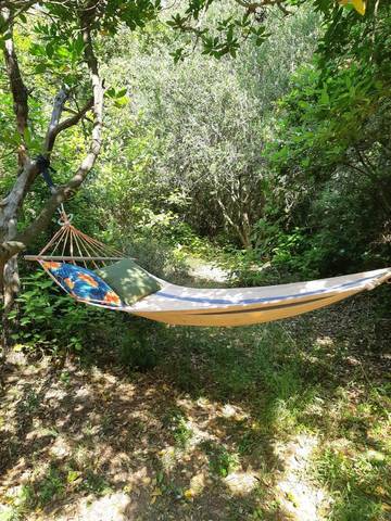 Tente pour 2 personnes, avec vue ainsi que piscine et jardin, animaux acceptés dans le Var