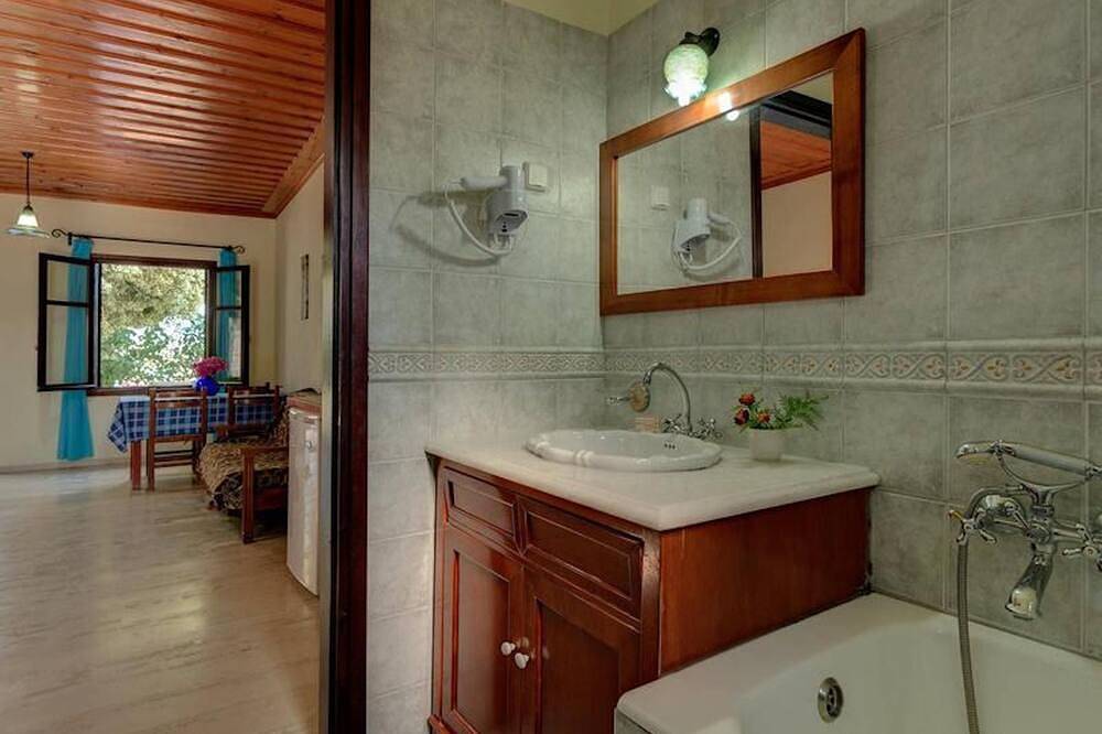 Group Accomodation, Heliopetra Studios And Houses in Douliana, Vamos
