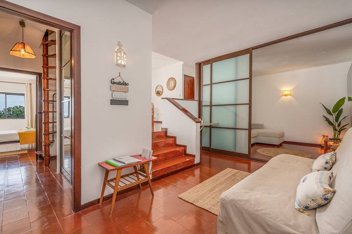 Apartamento inteiro, Apartamento 'Casa Oliveira - Algarve' com Vista Mar, Wi-Fi e Ar Condicionado in Alporchinhos, Porches