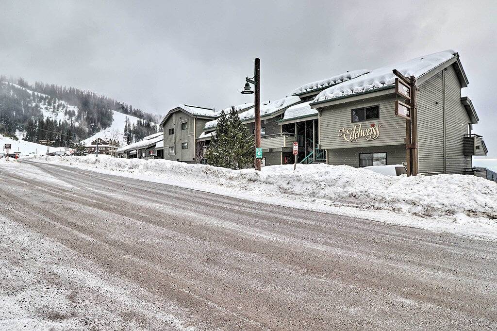 Ganze Wohnung, Whitefish Mountain Ski-In/Out Condo w/ Views! in Glacier-Nationalpark