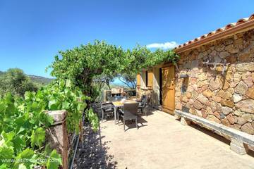 Gîte pour 4 personnes, avec jardin et terrasse en Corse-du-Sud