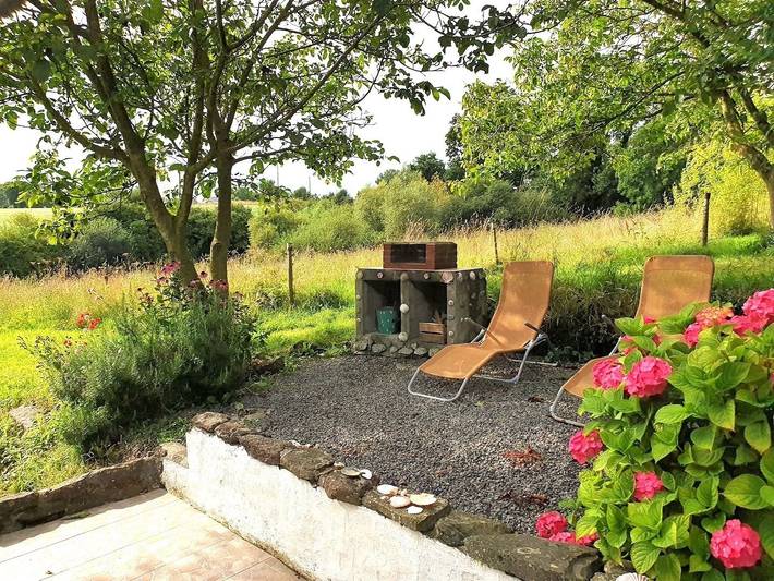 Location de vacances pour 3 personnes, avec terrasse et jardin à Ver (homonymie)