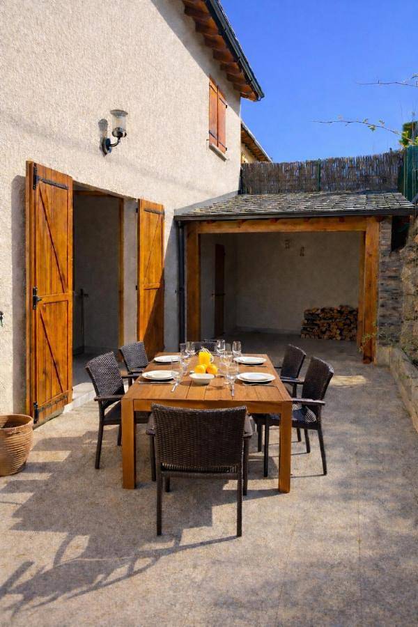 Location de vacances pour 10 personnes, avec vue et jardin à UR