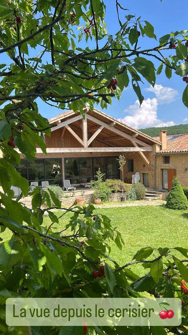 Gîte pour 15 personnes, avec sauna ainsi que terrasse et piscine