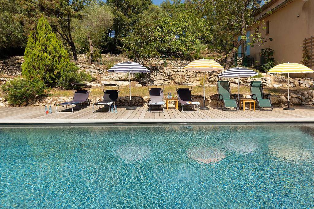 Beautiful holiday house with pool 2 km from Tourrettes-sur-Loup in Tourrettes-sur-Loup, Region de Cannes