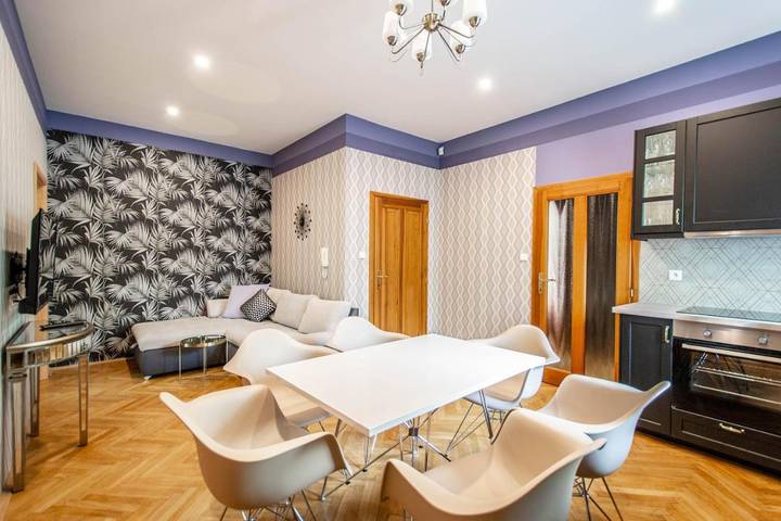 Ferienwohnung für 8 Personen, mit Whirlpool in Vinohrady