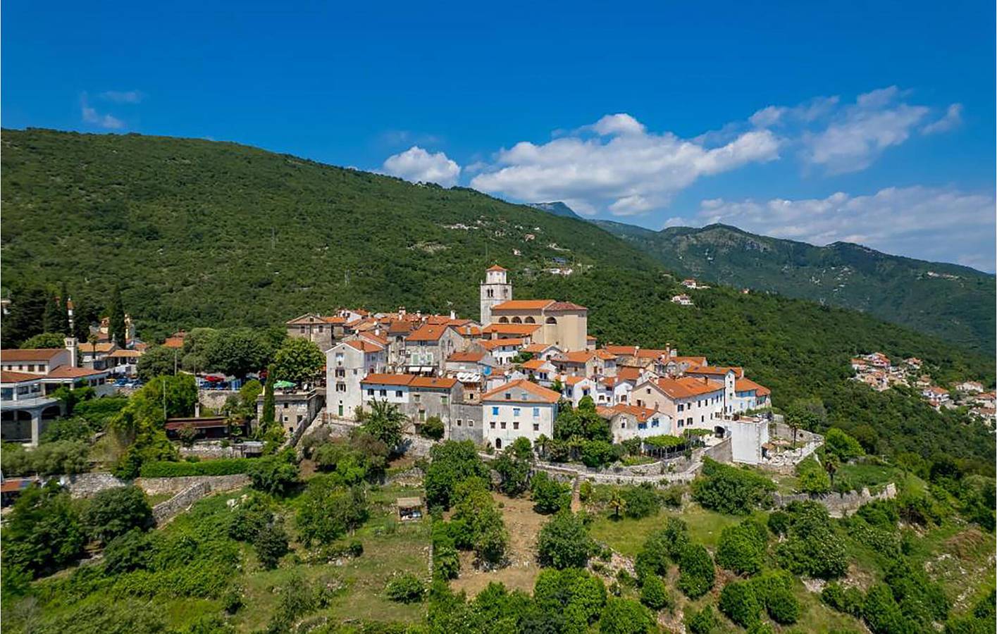 Ganze Ferienwohnung, Reizende 2-Zimmer-Wohnung mit Terrasse, 600 m vom Strand Sv. Ivan entfernt in Mošćenice, Moscenicka Draga