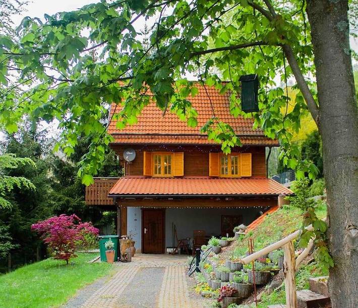 Ferienhaus für 4 Personen, mit Balkon und Terrasse sowie Garten und Sauna in Sonneberg