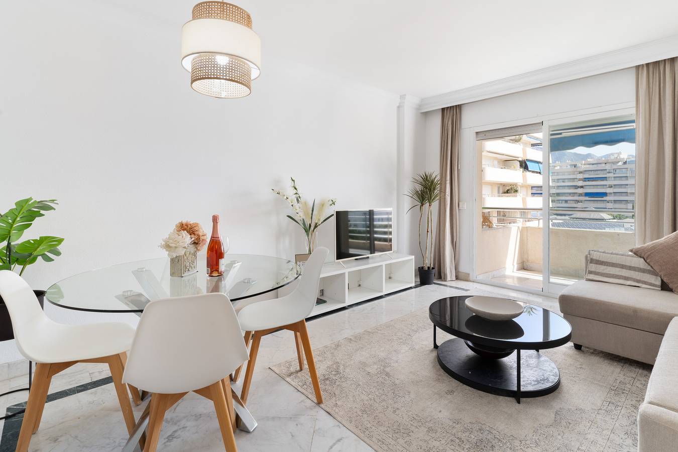 Entire apartment, Apartment 'Sunresting  Puerto Banus' with Sea View, Wi-Fi and Air Conditioning in Puerto Banús, Marbella