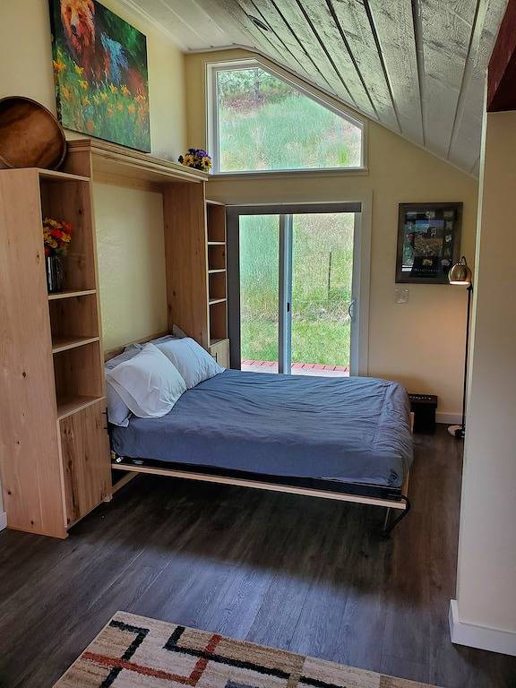 Spacious one bedroom plus Bungalow off O'Keefe Creek in Missoula, Lolo Nationalwald