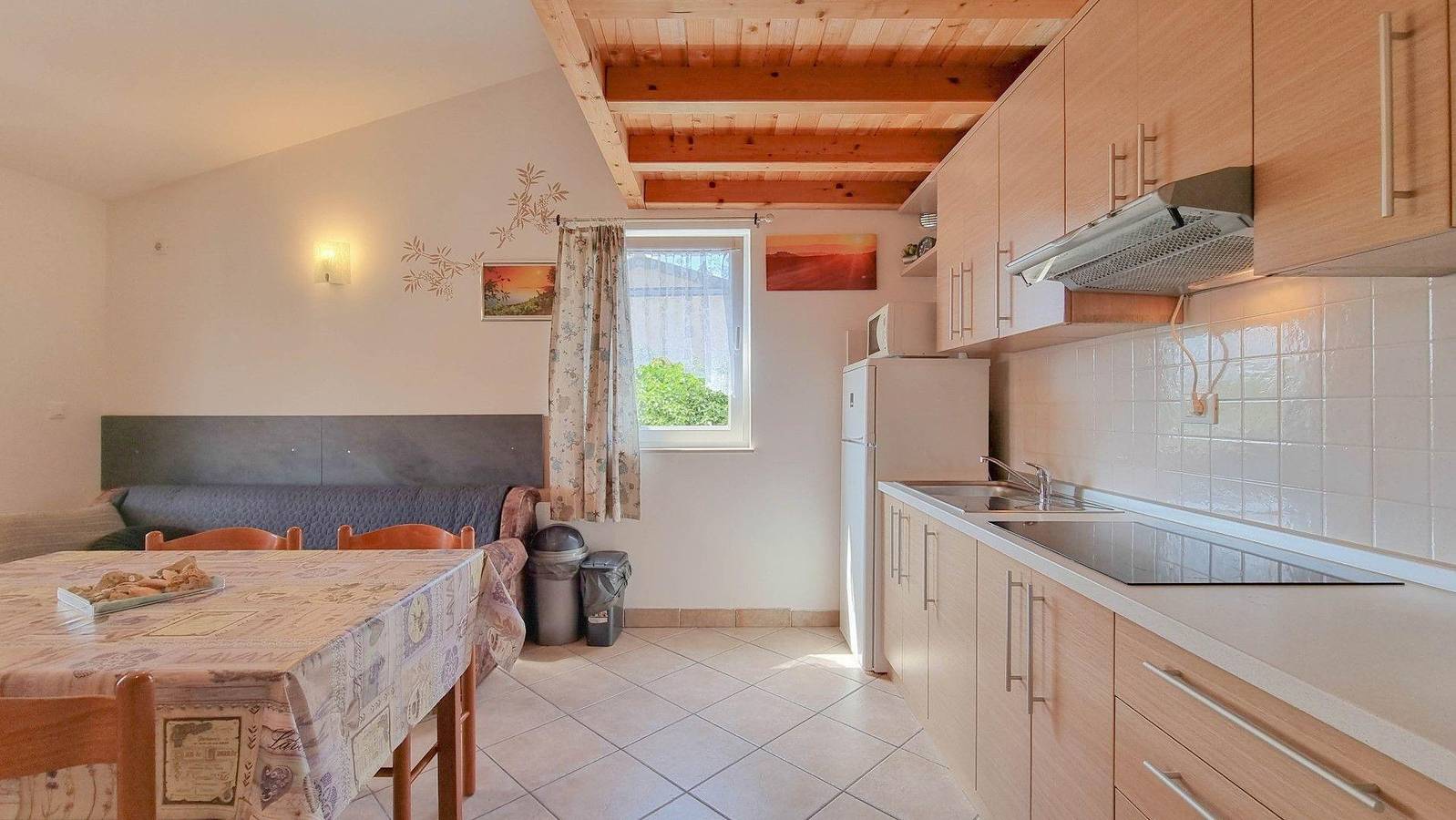 Ganze Ferienwohnung, Carlo-Apartment 70m vom Meer , für 4-5 Personen in Lovrecica, Umag und Umgebung